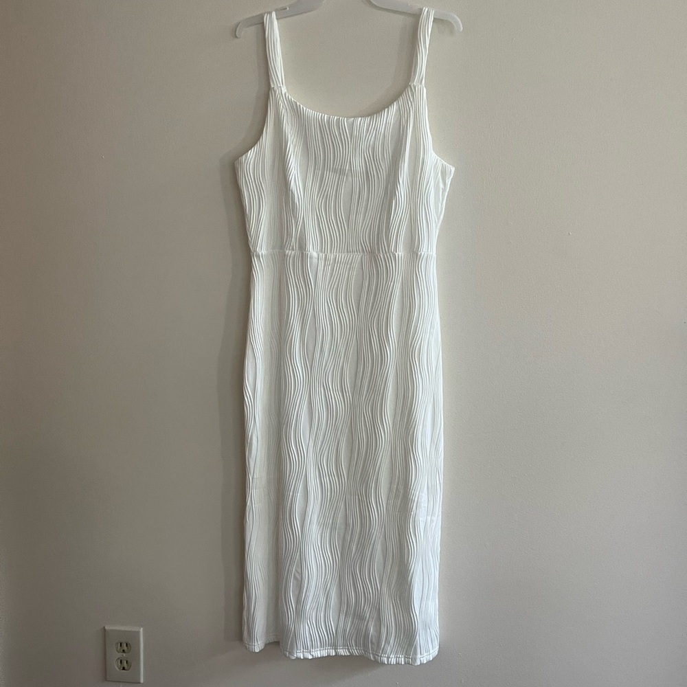 RIHOAS Textured White Fitted Midi Cocktail Dress